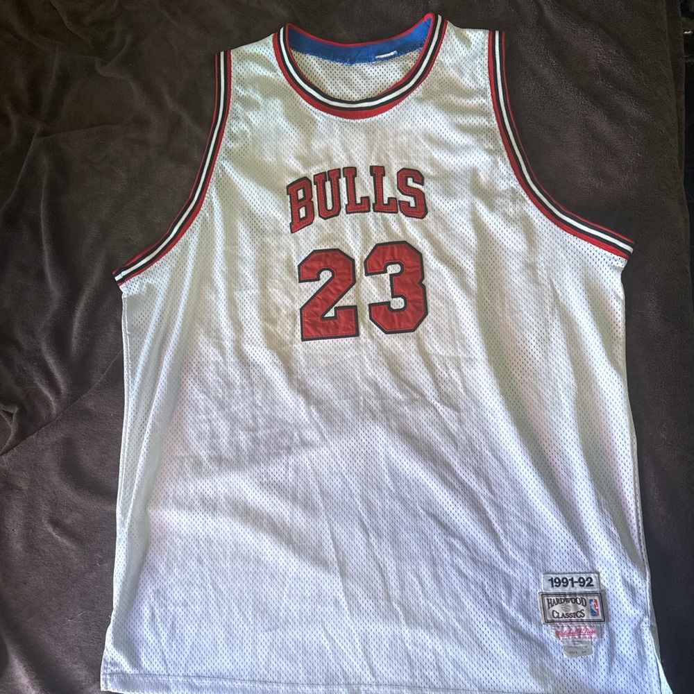 Mitchell & Ness Bulls White and Red Jersey